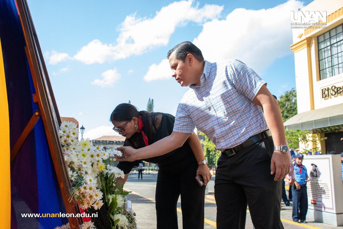 unanleon's tweet photo. A 13 años del tránsito a la inmortalidad del Comandante Hugo Chávez Frías, la comunidad universitaria de la UNAN-León participó en un emotivo acto de conmemoración, realizando la entrega de ofrenda floral y guardia de honor en su memoria. https://t.co/c6xYtoly63
