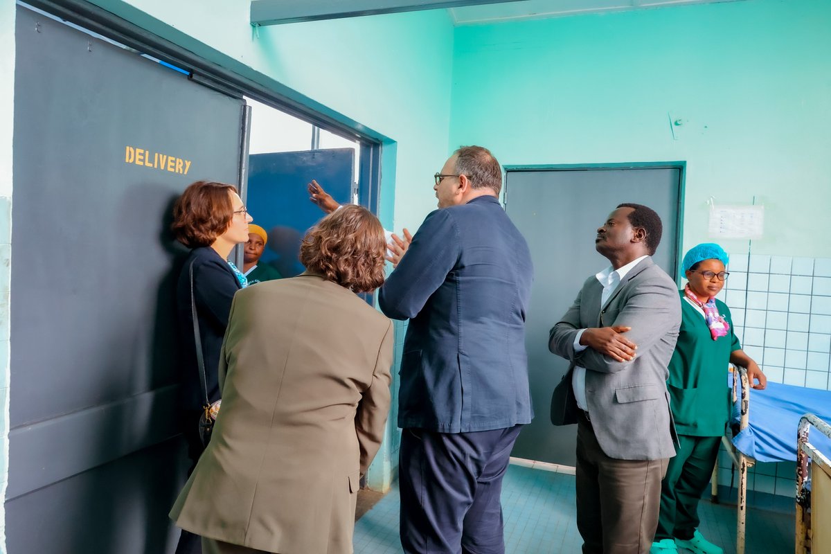 MusanzeDistrict's tweet photo. Après les présentations sur le fonctionnement de @Ruhengerirefer1, ils ont visité différents services afin de mieux s’en imprégner, tout en tenant compte du fait que l’hôpital se prépare à une rénovation entraînera le déplacement temporaire de certains services. https://t.co/G80scb667Q