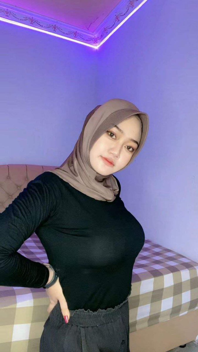 Bunga694623's tweet photo. Hijab/non hijab 😗 https://t.co/JROqcossMg