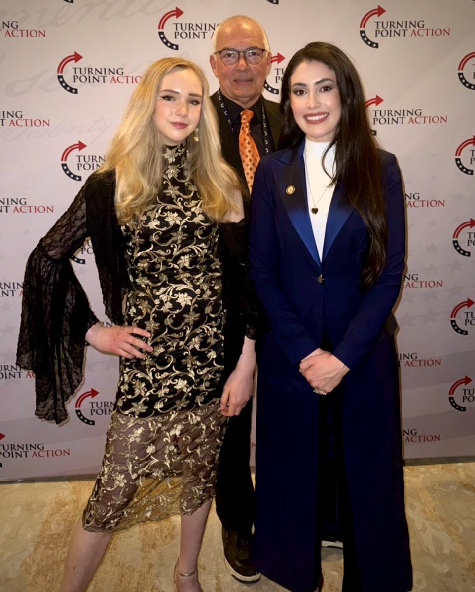 Naomi Seibt tweet media