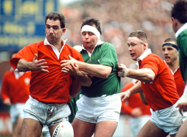 jpstafford's tweet photo. In Dublin in 1990, Ireland and Wales were both rooted in the second division of world rugby and both sides were fighting to avoid a whitewash (Wales's first).
Ireland won a poor game 14-8. #IREvWAL
It was Wales's 5th straight loss, which was then a record. #rugbyhistory #6N https://t.co/TtvOCa0Grk