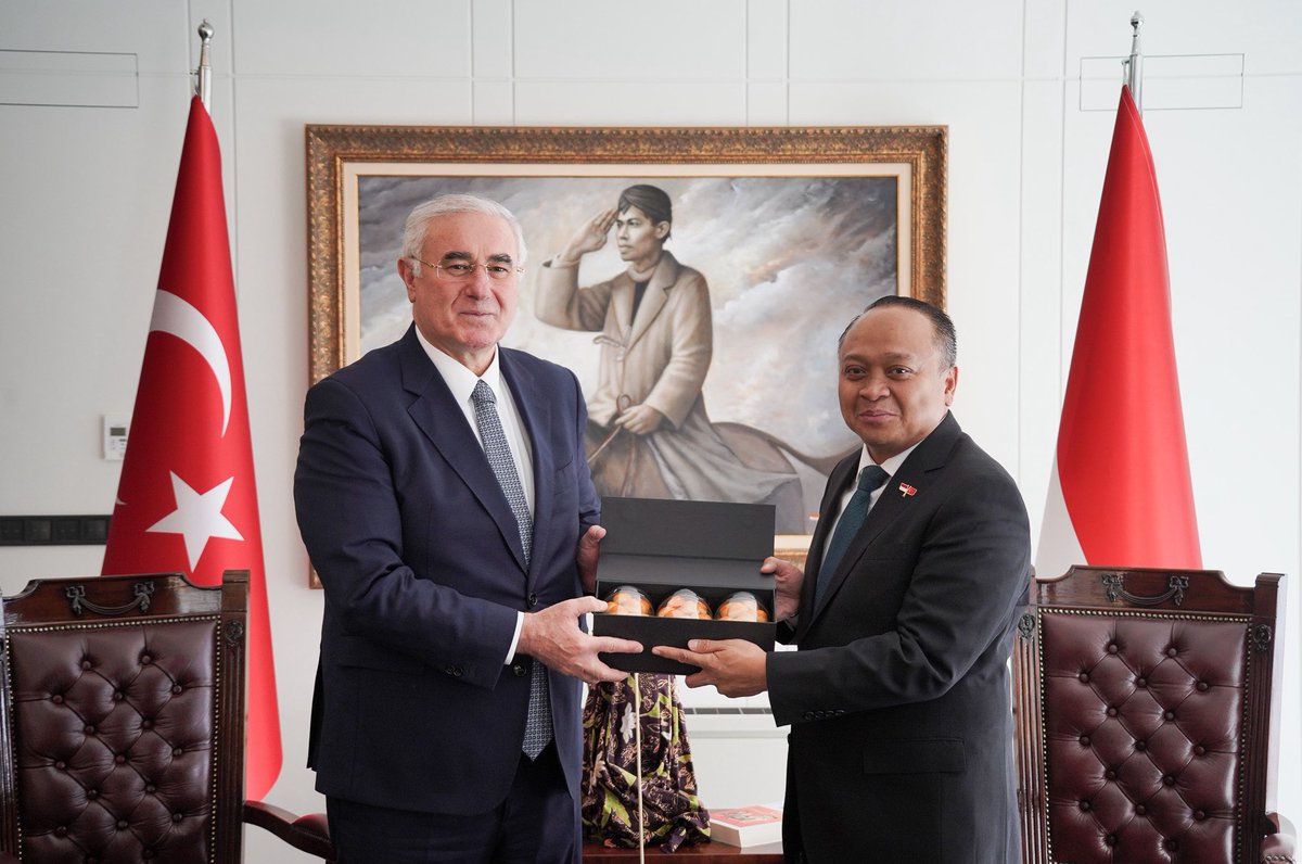 AchmadRPurnama's tweet image. 📍 Ankara | 5 March 2026

🏛️
I also welcomed the courtesy visit of Mr. Mehmet Akarca, Chief Ombudsman of Türkiye. Our discussion highlighted the importance of good governance, transparency, and institutional cooperation.

#IniDiplomasi #IndonesianWay  #NegaraMelindungi