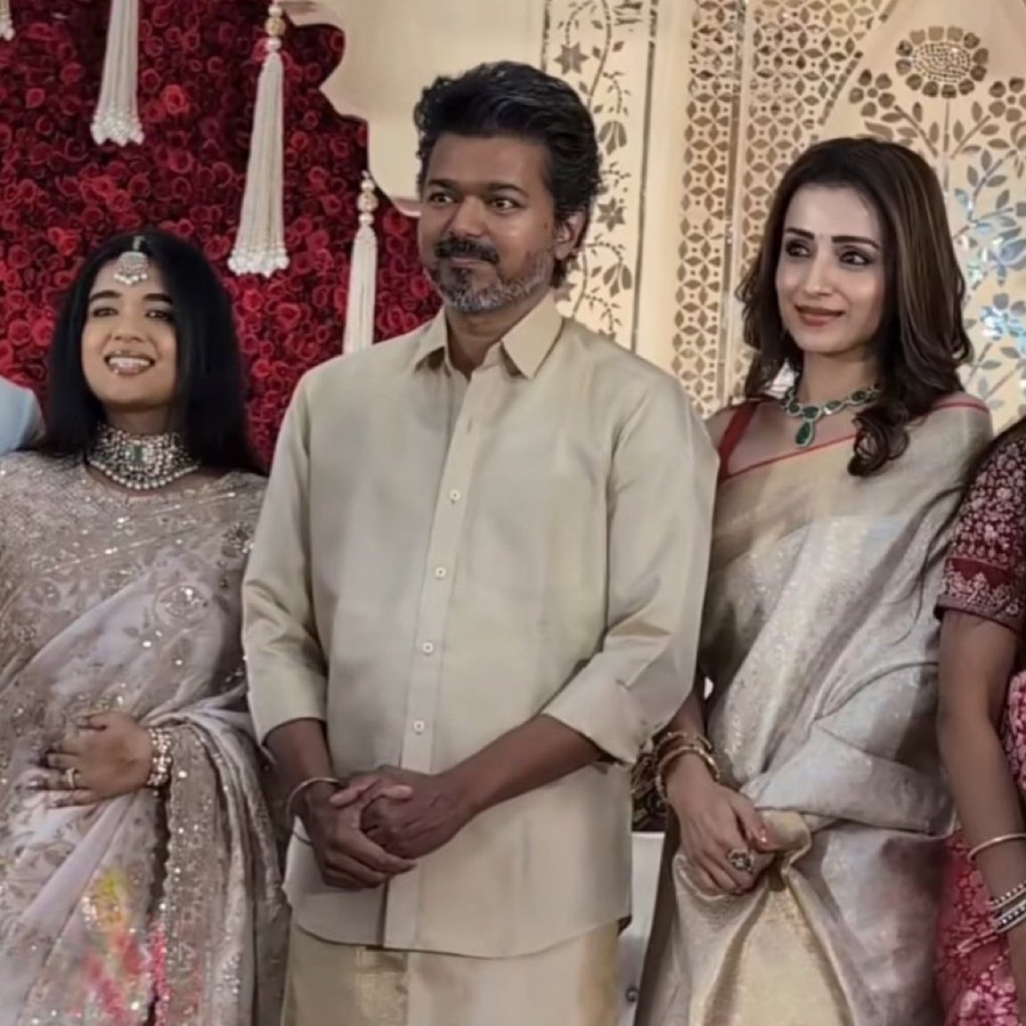 darkog007's tweet photo. I'll defend anna till my last breath @actorvijay ❤️

#ThalapathyVijay https://t.co/UdVjJkcEBp