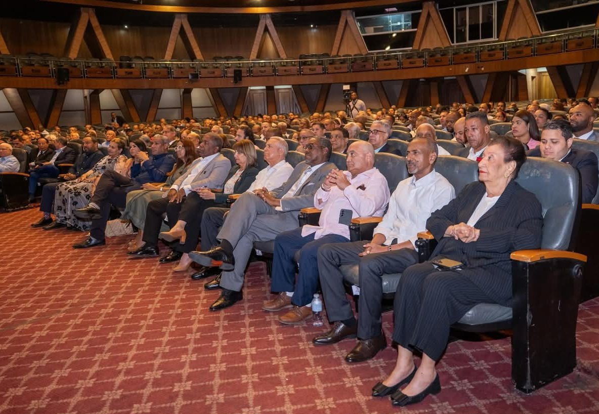 En  la celebración del 89 aniversario del natalicio Jose Francisco Peña Gómez, y la Fundación José Francisco Peña Gómez, en el Aula Magna de UASD, asistimo al documental de René Fortunato “Triunfo de la Democracia”. actividad que honra la memoria de Peña Gómez y amigos cercanos.