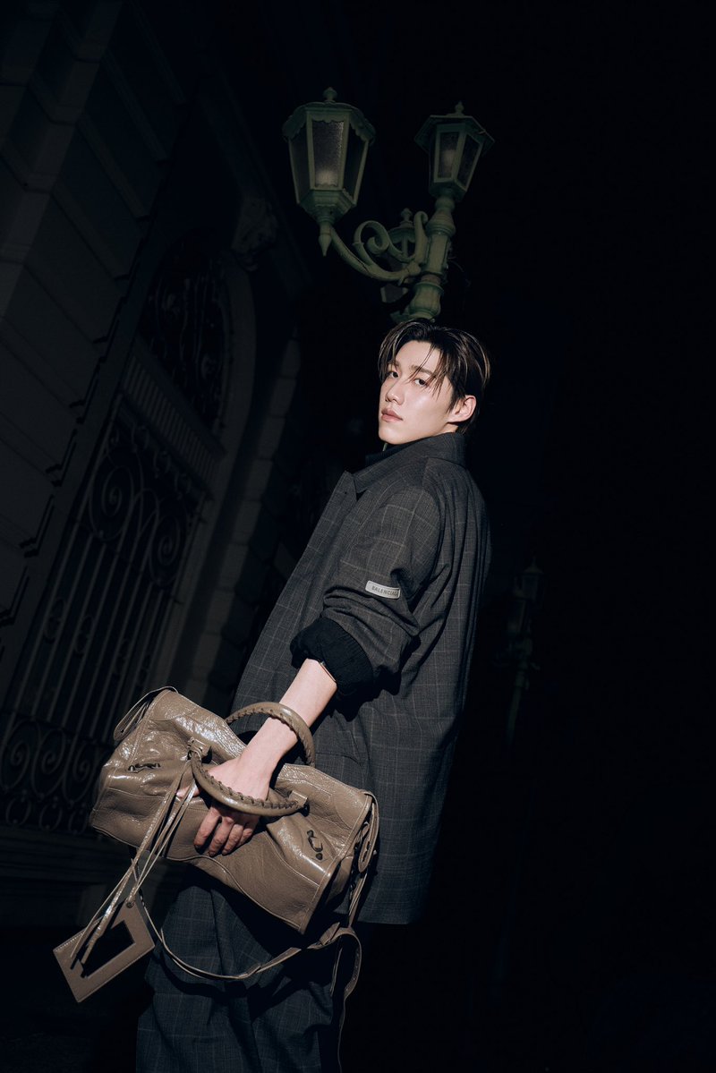 "พีพี กฤษฏ์" Balenciaga Brand Ambassador เตรียมตัวเดินทางไปยังกรุงปารีส เพื่อเข้าร่วมชมโชว์ Balenciaga Winter 26 ในวันที่ 8 มีนาคม เวลา 02.00 น. 

PP KRIT X BALENCIAGA WINTER 26
#BalenciagaWinter26xPPKrit 
#Balenciaga #PFW #PPKritt