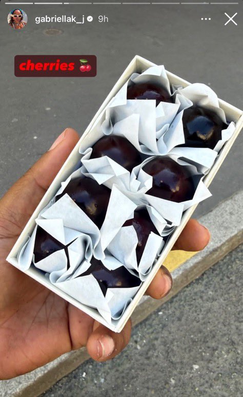 churchofysl's tweet photo. i never get tired of this tradition: the row serving cherries and blackberries before the show https://t.co/ahEgmbxMiH