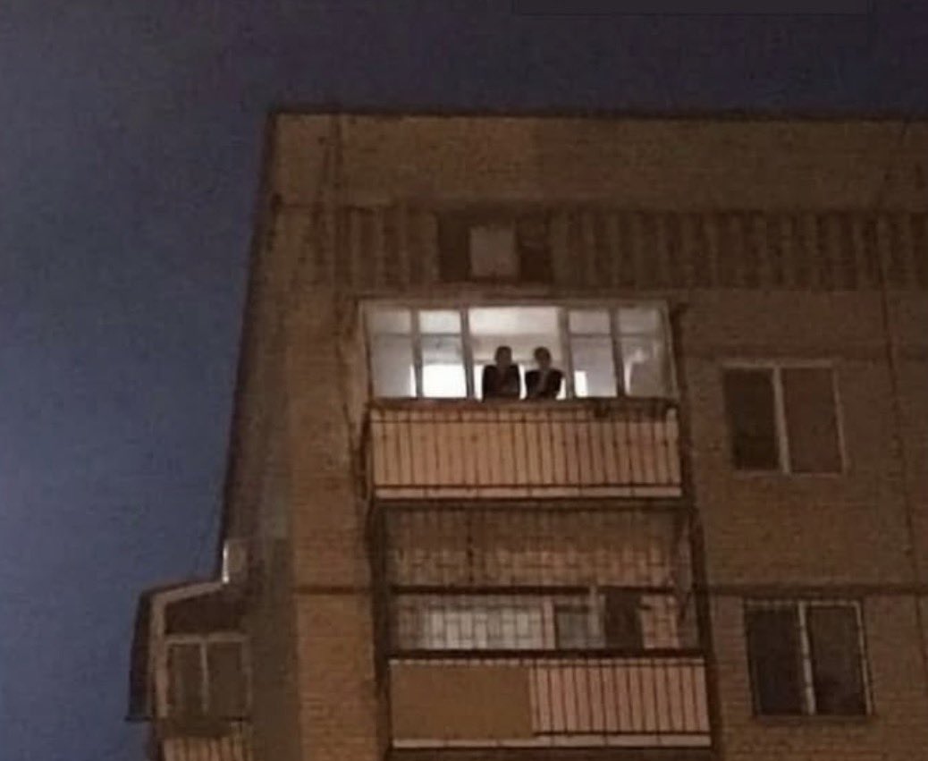 -Öğretmenliği bıraksak mı ya?
-Bıraksak ne iş yapcaz?