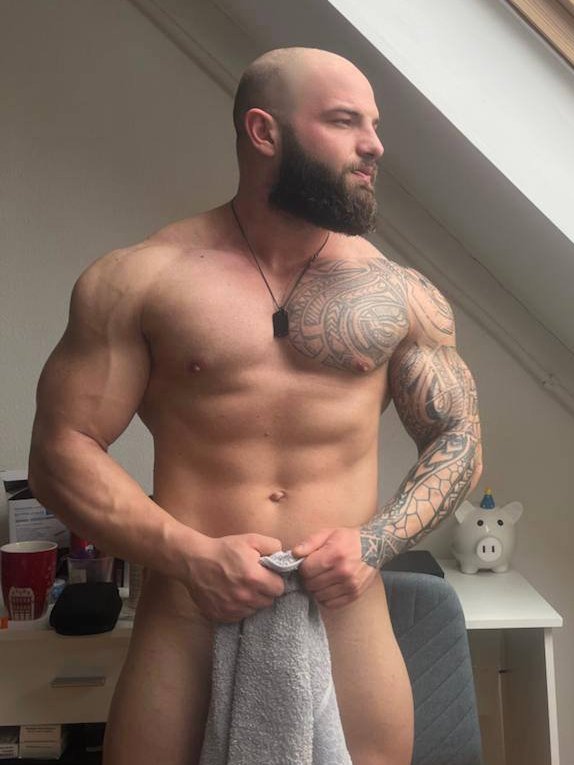 Should I give you a better view?
All my content linktr.ee/marcuspower