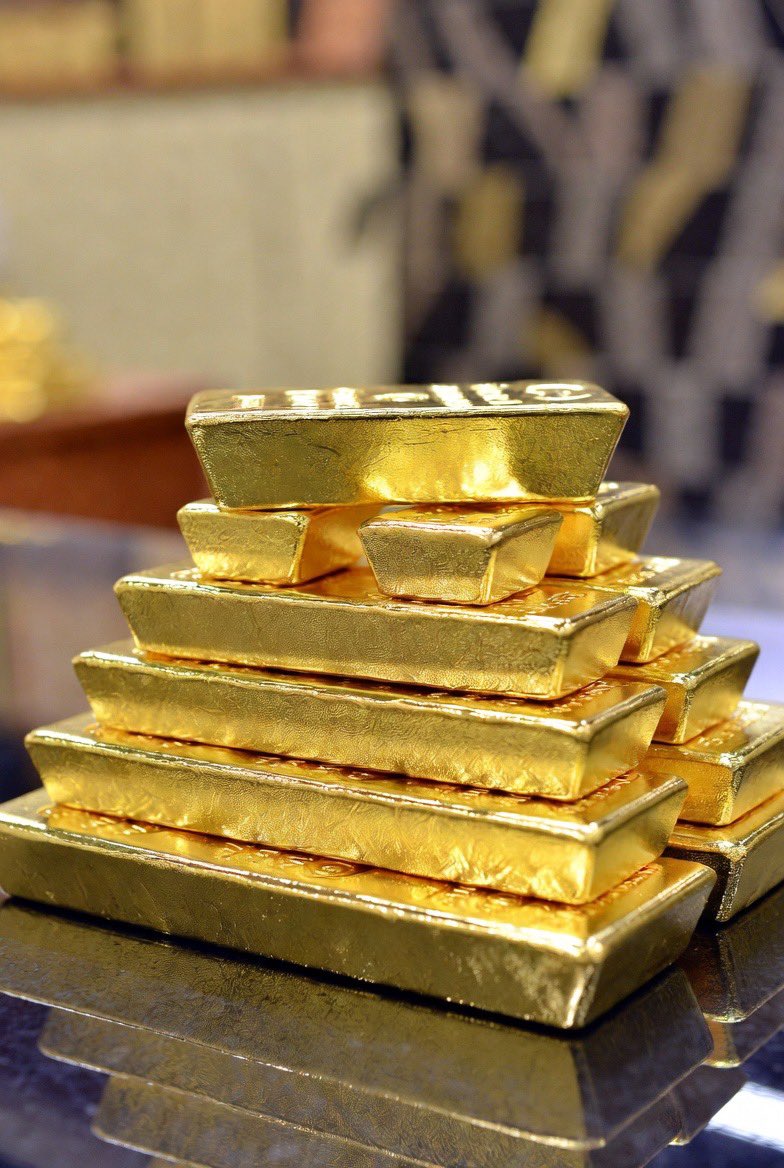 Wiecie, że przy okazji pomysłu Nawrockiego i Glapińskiego, dotyczącego SAFE wyłoniła się sprawa, która może wstrząsnąć fundamentami polskiej suwerenności? Pod koniec rządów PiS, w latach 2023-2025, Narodowy Bank Polski pod kierownictwem Adama Glapińskiego, po raz pierwszy w