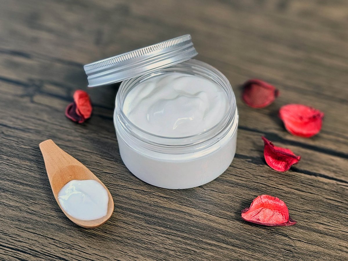 SavvyHomemade's tweet photo. ✨ Discover an amazing DIY facial cleanser that targets aging skin! 🌟 Check out the recipe here: https://t.co/jpGsmxMNRB #DIYBeauty #SkincareTips #NaturalBeauty #savvyhomemade https://t.co/qeOrRpSCLY