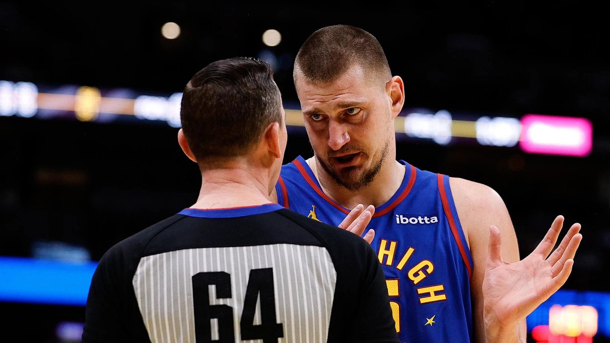 TheJobIsDone's tweet photo. large man holding intense eye contact as he approaches the refs to tell them his personal woes https://t.co/E4UfeL2Fw0