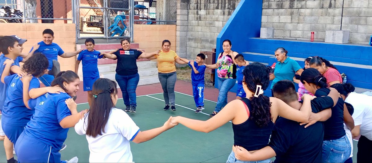 indeselsalvador's tweet photo. #PROADI | Nuestra Oficina Departamental de La Paz realizó la primera jornada de test físicos con estudiantes de la Escuela de Educación Especial de Zacatecoluca.
El objetivo fue evaluar la condición física de niños y jóvenes con discapacidad mediante pruebas de velocidad, fuerza de miembros superiores y potencia de miembros inferiores, con el fin de identificar sus capacidades motrices actuales y obtener referencias para la planificación y seguimiento del proceso de entrenamiento adaptado. Durante la actividad participaron 15 estudiantes.
#ConstruyendoElCamino