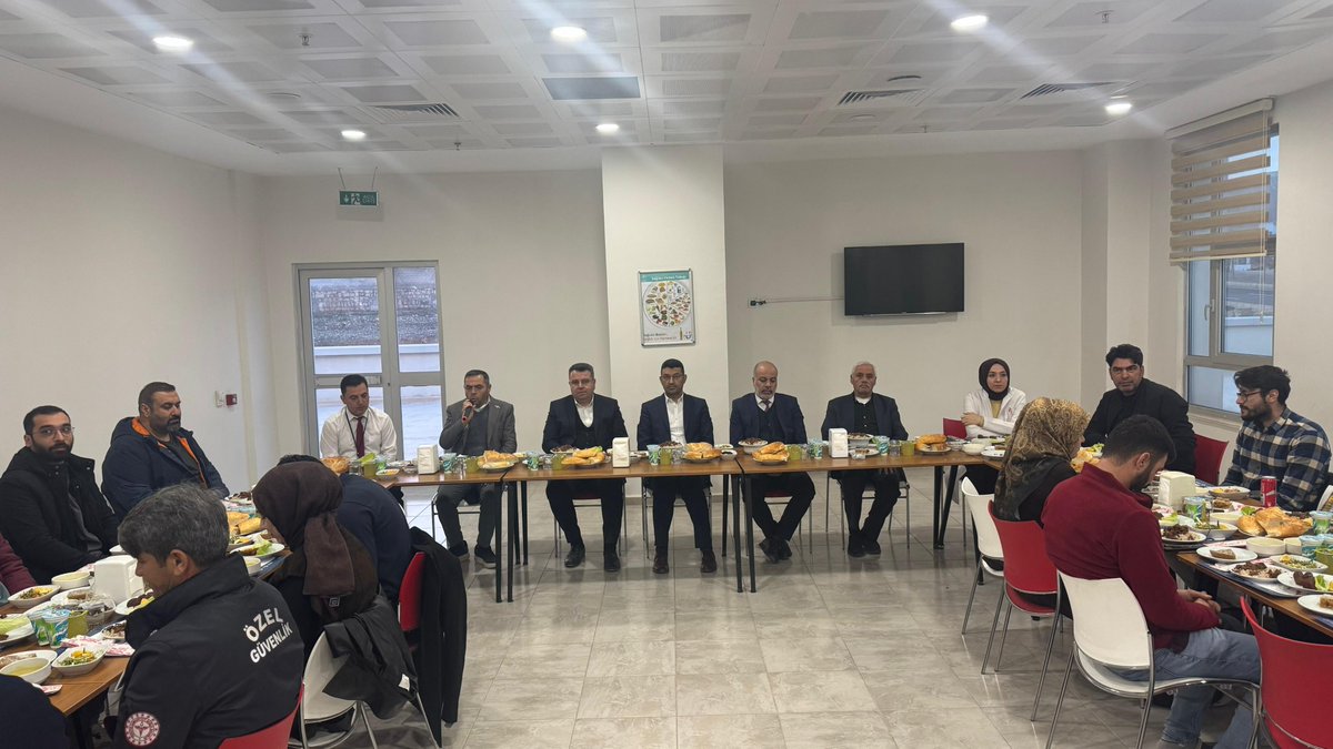 Kamu Hastaneleri Hizmetleri Başkanı Doç. Dr. Ahmet Güzelçiçek ile Sağlık Hizmetleri Başkanı Dr. Rıfat Kemal Aydın katılımıyla, Bozova Devlet Hastanesi Yönetimi tarafından düzenlenen iftar programına katılım sağlandı.

<a href="/saglikbakanligi/">T.C. Sağlık Bakanlığı</a> 
<a href="/sbkhgm/">Kamu Hastaneleri Genel Müdürlüğü</a> 
<a href="/ErhanBerkDR/">Erhan Berk</a>