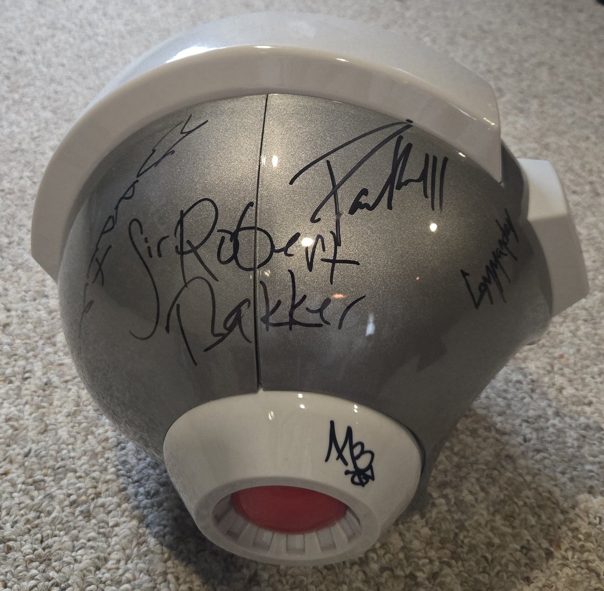 q_x481's tweet image. Our #protomen autographs ♡