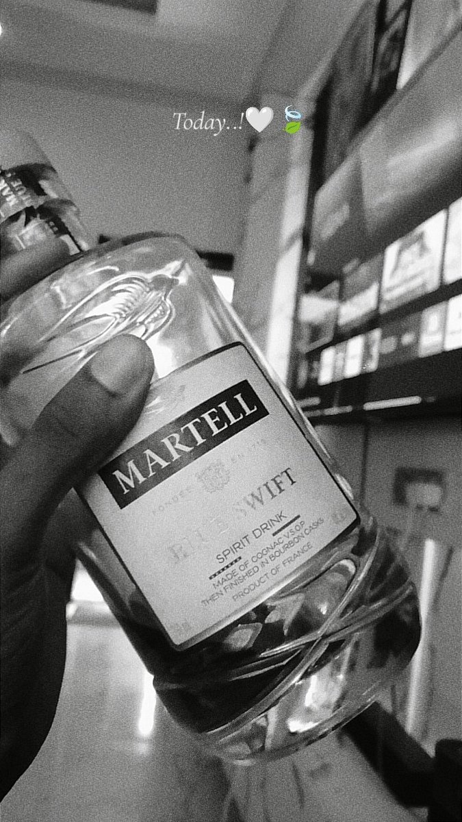 MRSH_000's tweet image. Just a few sips and I was gone!! 🤧🤧
#firsttime trying alcohol.
#Martell #Davido