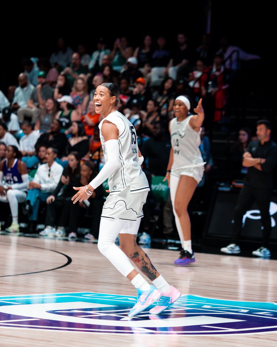 nyliberty's tweet photo. Big up to the entire crew! Coach Andrew, Tash, &amp; Stew for putting on in the Yams! 🌴

���: @Unrivaledwbb https://t.co/gZVLToIAi0