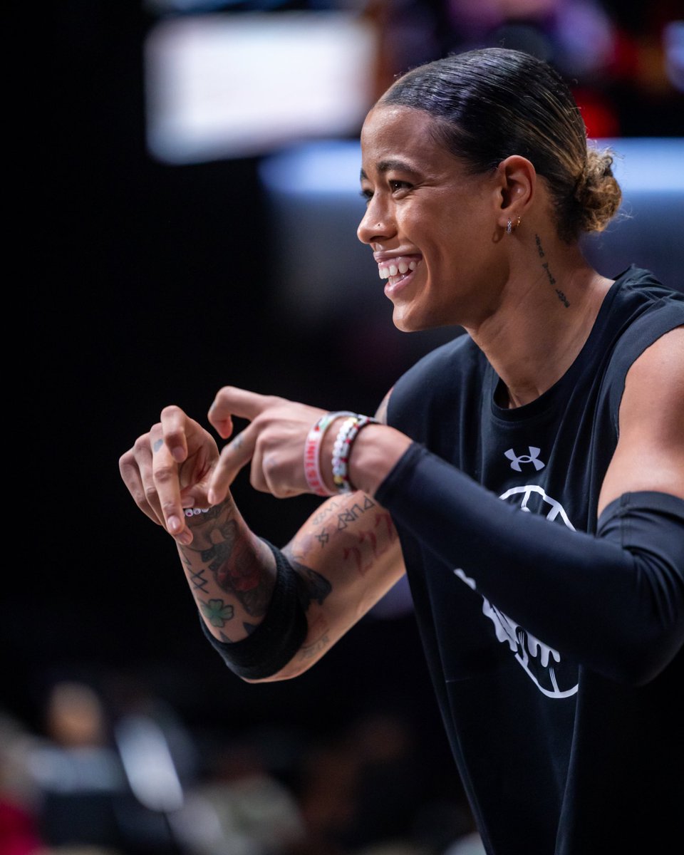 nyliberty's tweet photo. Big up to the entire crew! Coach Andrew, Tash, &amp; Stew for putting on in the Yams! 🌴

���: @Unrivaledwbb https://t.co/gZVLToIAi0