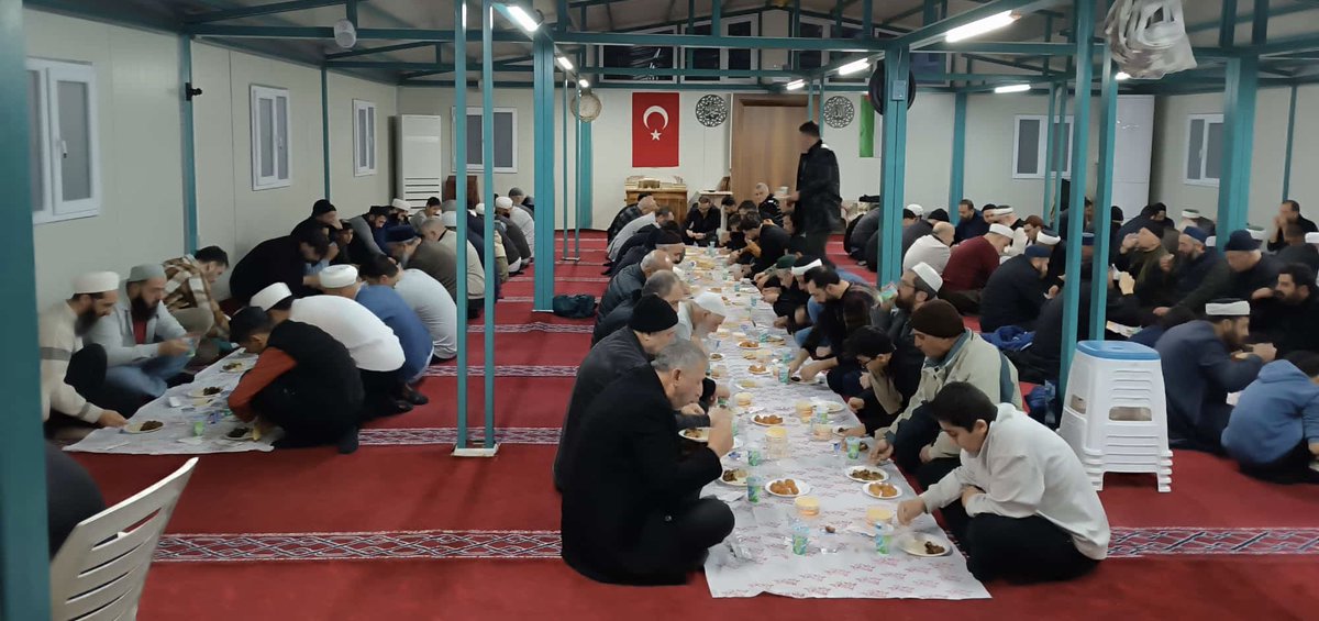 Bugün Sıla derneğinde iftardaydık.Allah emeği geçen kardeşlerimizden razı olsun