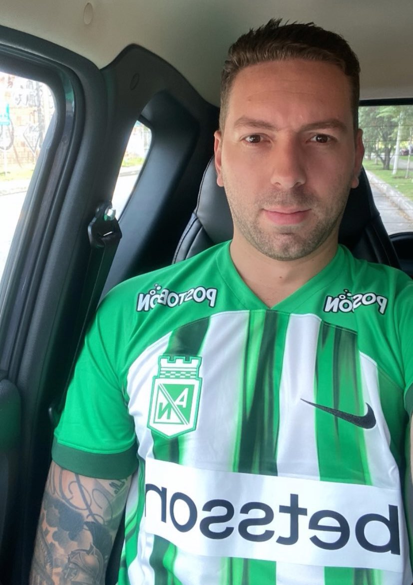 NicoRomero_17_'s tweet photo. 🚨 URGENTE 🚨 

@JohanMV se encuentra desaparecido. No contesta llamadas ni mensajes desde anoche. Sus amigos estamos muy preocupados. La última vez se le vio en Medellín pero a esta hora seguimos sin saber nada de él. Normalmente trina seguido cuando su equipo gana. RT!!!! https://t.co/bQ7wdJiorK