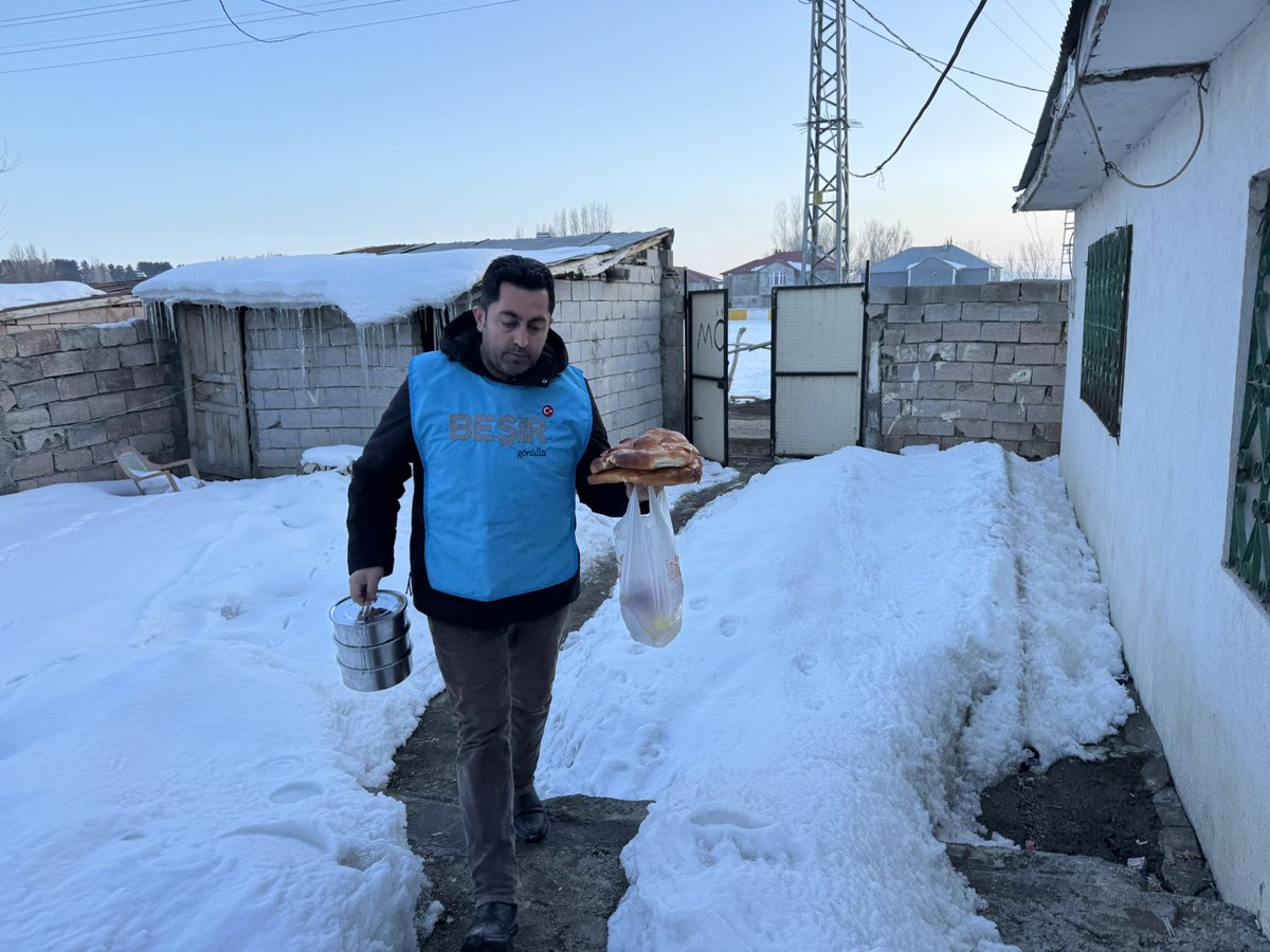 Ağrı beşir derneği

15 Ramazan 🌙 sıcak yemek dağıtımı,