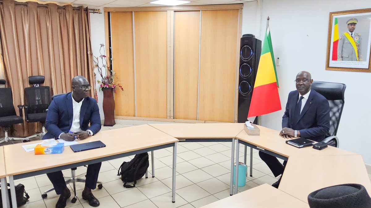 Pour l’élaboration du Document de Stratégie Pays, la mission d’évaluation du risque fiduciaire du pays de la BAD conduite par M Samba C. DIOP a rencontré le Vérificateur Général M Abdoul Aziz AGUISSA afin de mieux comprendre le rôle du BVG dans le contrôle des finances publiques