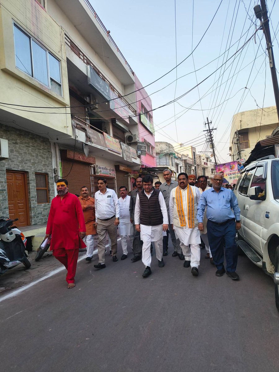 Deepak_J1's tweet photo. महाराज सिंह पार्क में आयोजित #होली_मिलन_समारोह में सम्मिलित हुआ।
इस अवसर पर आदरणीय पिता जी Sushil Kumar Jaiswal एवं माननीय मंत्री @nitinagarwal_n जी के साथ उपस्थित होकर सभी से मुलाकात की और होली की #शुभकामनाएँ दीं। https://t.co/1NP9PisBRe