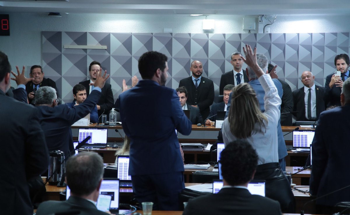 COLUNA | <a href="/JoaoPauloBiage/">João Paulo Biage</a> 

➡️ Quebra de sigilo: Lulinha não recebia mesada do Careca

Filho do presidente movimentou R$ 19 milhões de reais em 4 anos, mas metade era crédito e a outra metade foi debitada da conta. Não há indícios de fraudes

mais.opovo.com.br/colunistas/joa…