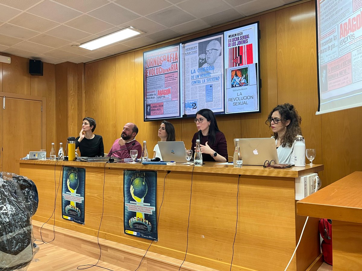 tonietpv's tweet photo. Hui, a @FacGeoiH, hem dedicat el matí a la sessió de "Falangismo y franquismo en perspectiva de género", amb Gabriela de Lima, Zira Box, Mónica García i servidor. https://t.co/pPk0iwodXB