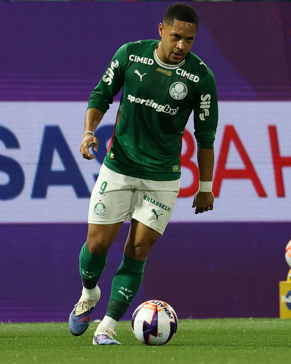 Palmeiras abriu a preparação para a decisão do Campeonato Paulista, em Novo Horizonte.
Os titulares no triunfo fizeram trabalhos regenerativos. O restante do elenco foi a campo.
Vitor Roque, ainda se recuperando de dores, cumpriu cronograma individualizado na parte interna.