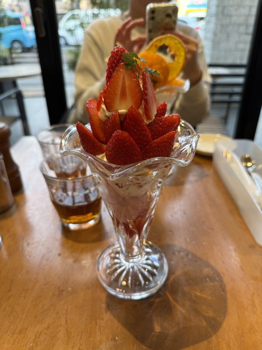 goa528goa's tweet photo. #いたがき本店

仙台の果物屋さん兼スイーツ屋さん。厳選された果物なので美味しかったです。ショートケー��は甘さ控えめですが、意外にもしっかりとした味で美味しかったです。 https://t.co/qYKmllVMXq
