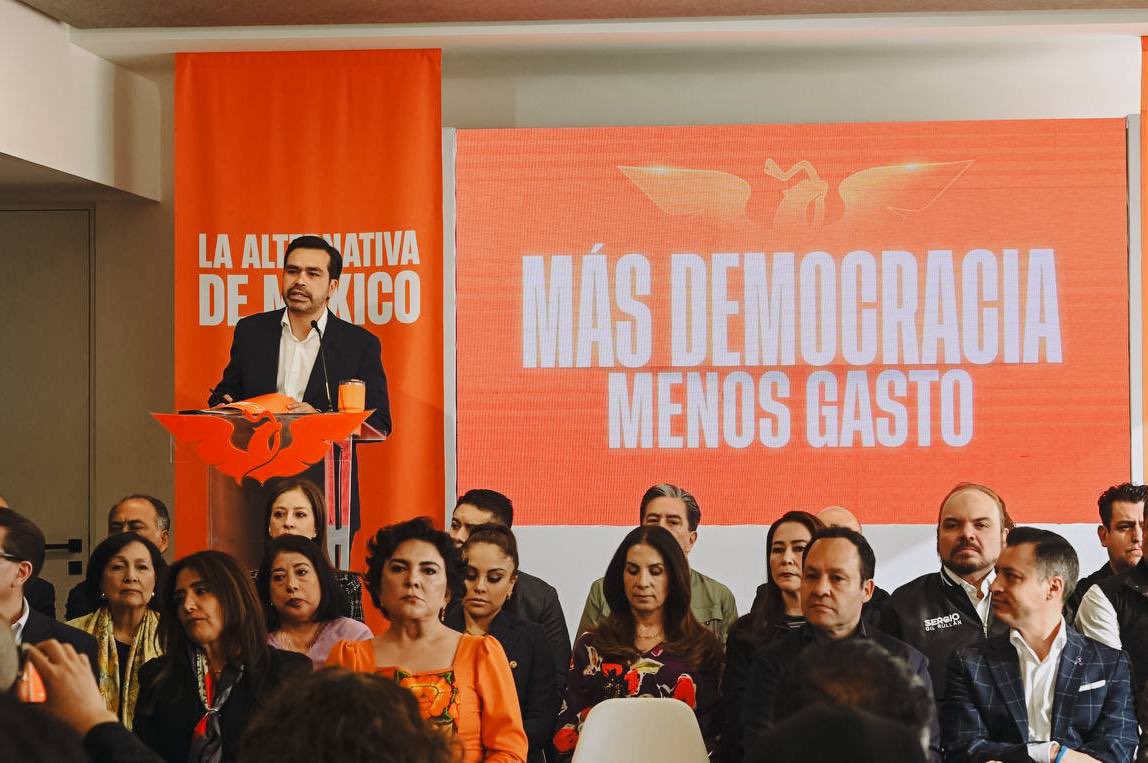 AlvarezMaynez's tweet photo. Una mejor democracia es la que garantiza más participación, blindaje contra el crimen organizado y reduce costos innecesarios.

Presentamos la iniciativa de reforma electoral de @MovCiudadanoMX: Más Democracia, Menos Gasto. https://t.co/30aa5Ayr0P