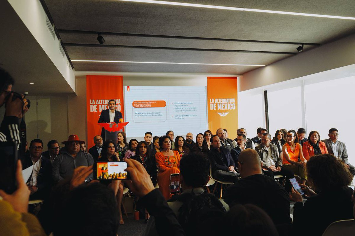AlvarezMaynez's tweet photo. Una mejor democracia es la que garantiza más participación, blindaje contra el crimen organizado y reduce costos innecesarios.

Presentamos la iniciativa de reforma electoral de @MovCiudadanoMX: Más Democracia, Menos Gasto. https://t.co/30aa5Ayr0P