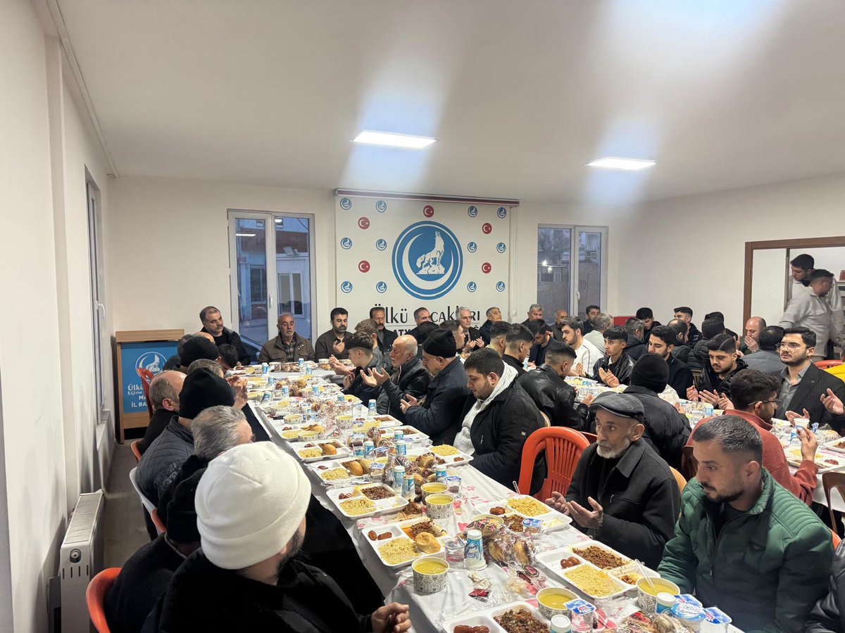 Ülkü Ocakları Malatya İl Başkanlığı olarak Mübarek Ramazan Ayının 15. iftarını geçmiş dönem MHP İl Başkanımız,Ülküdaşlarımız, esnaflarımız ve gençlerimiz ile birlikte yaptık. 

İftar programımıza destek veren geçmiş dönem MHP İl Başkanımız Mehmet Bitmez’e teşekkür ediyorum.