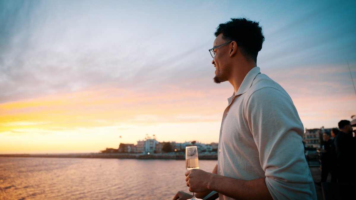 CloseUp360 tweet media