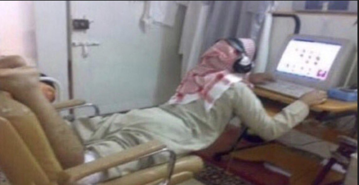 kwqc_'s tweet photo. @barq المقدم حقكم خسرني الله يسامحه ماله داعي #مسابقة_برق https://t.co/WM52AKRhDC