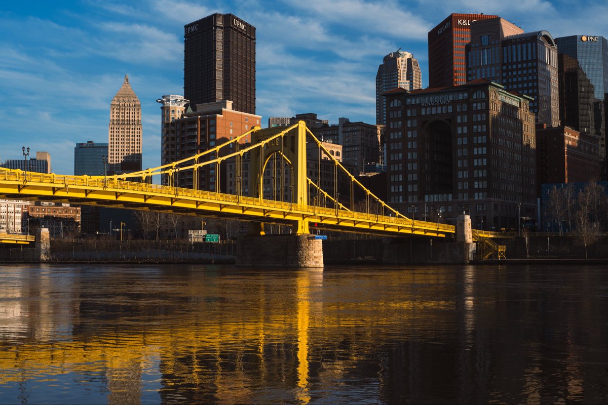 AmericanExpat6's tweet photo. Evening by the river in Pittsburgh, Pa https://t.co/9urFAk1glT