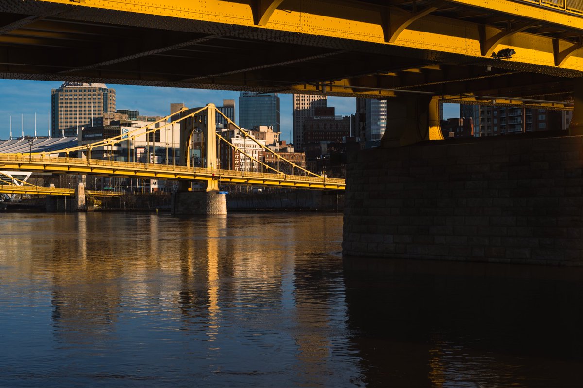 AmericanExpat6's tweet photo. Evening by the river in Pittsburgh, Pa https://t.co/9urFAk1glT