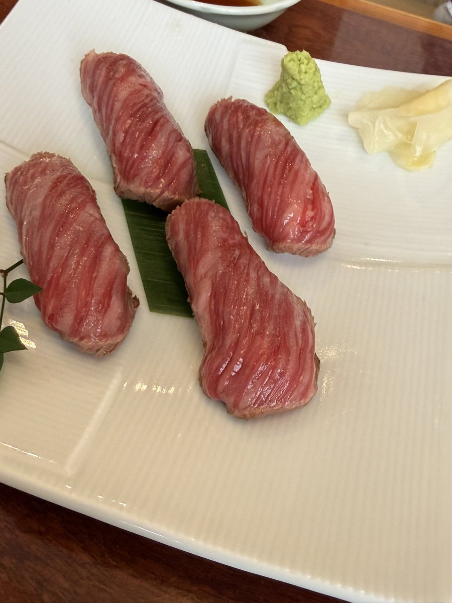 goa528goa's tweet photo. #米沢登起波
宮城旅行の帰り米沢牛が食べたくなったので、名店登起波さんに立ち寄りました。すき焼きと焼肉を食べましたが、相変わらずの美味さでした。 https://t.co/R1F8pzwrZR