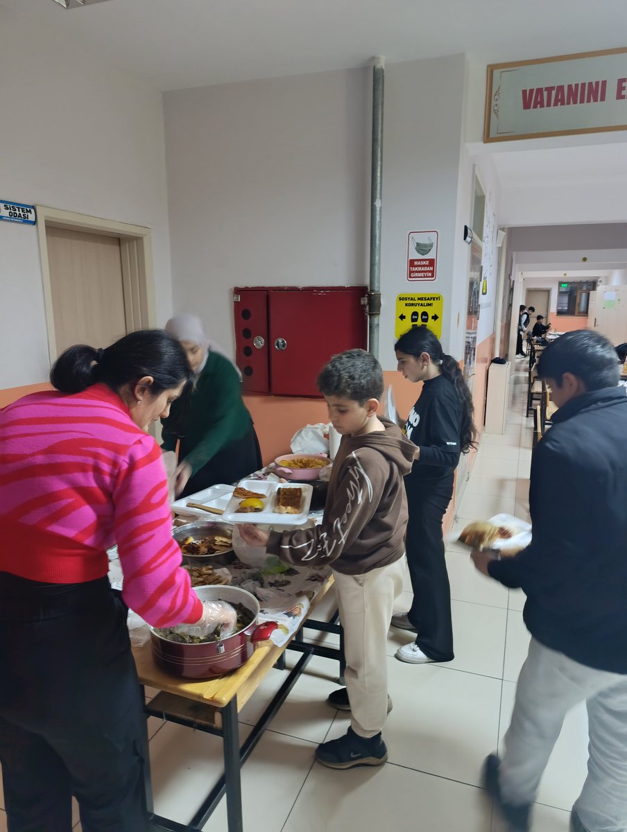 🌙✨ AYNI SOFRADA BULUŞAN KALPLER:
7. sınıf öğrencilerimizle Ramazan’ın bereketini ve paylaşmanın güzelliğini aynı sofrada yaşadık. Bir lokmayı, bir duayı ve bir tebessümü paylaşırken; aslında kardeşliğimizi büyüttük.
<a href="/ceylan_i/">Emir Ceylan</a> <a href="/faypol56/">Faysal POLAT</a> <a href="/KurtalanMem/">Kurtalan İlçe Milli Eğitim Müdürlüğü</a>