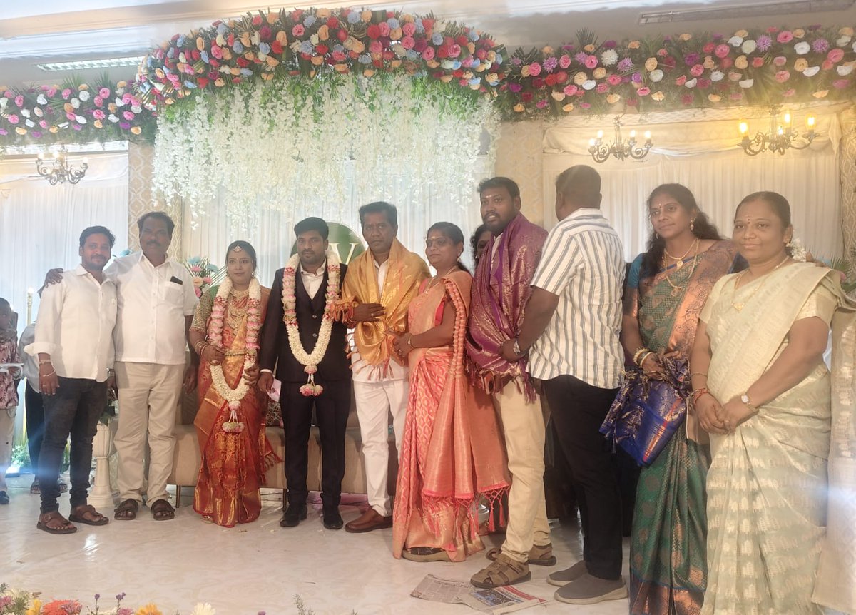 BGiriBJP's tweet photo. பாஜக கூட்டுறவு பிரிவு மாவட்ட செயலா��ர் 
M.K.ராமன் Weds வித்தியலதா  திருமணத்தில் கலந்து கொண்டு மணமக்களை வாழ்த்திய தருணம்.
BJP Tamilnadu Nainar Nagenthran Tamilisai Soundararajan Vanathi Srinivasan Vinoj Selvam https://t.co/yTEEEPbadU
