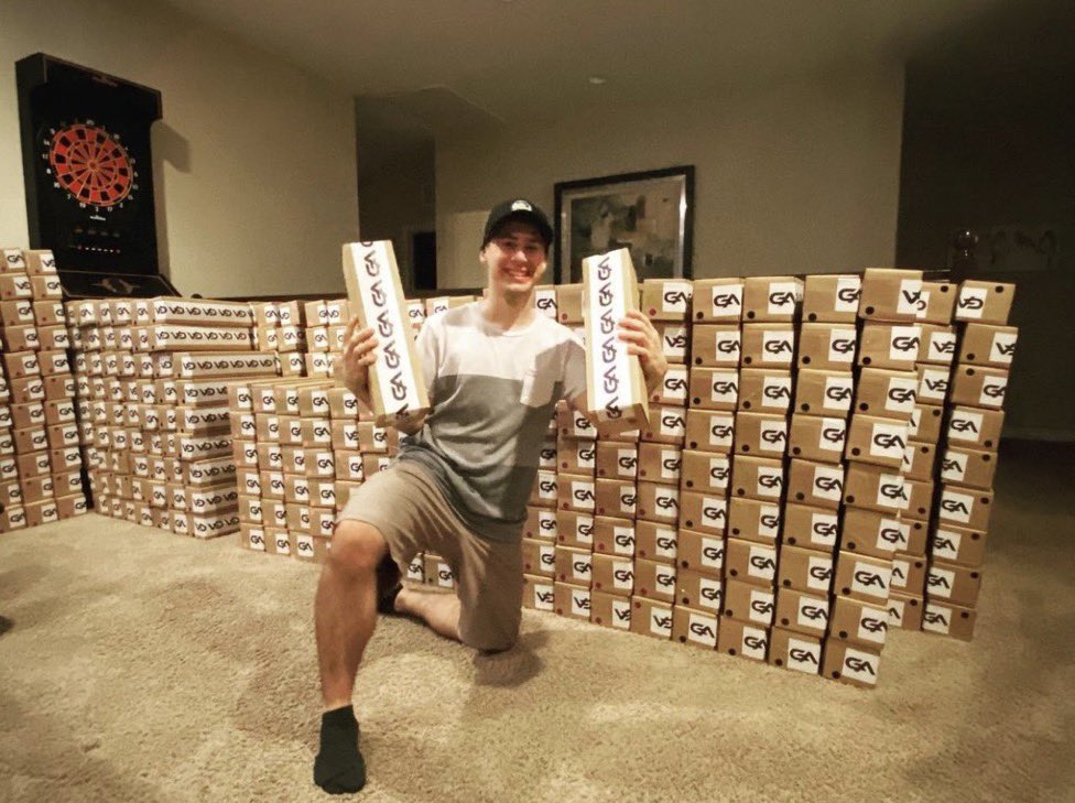 GutzyAiden tweet media