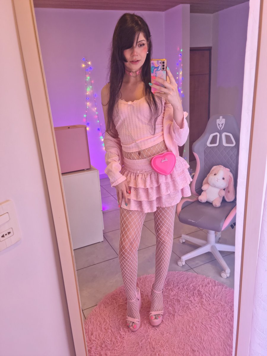 Old Pink Horizons tweet media