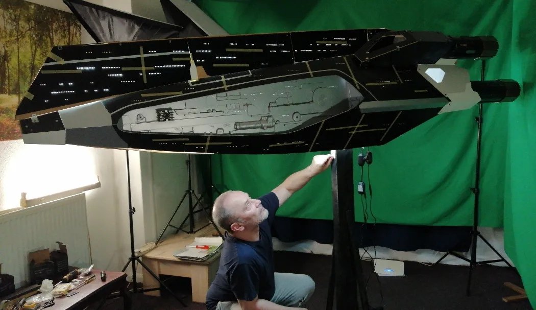 21stCmouse's tweet photo. Sadly I had to leave this under-construction starship model behind when my wife &amp; I left Britain in 2025, along with a full-size animatronic dragon. This was a pre-detail &amp; pre-paint WIP #scifiart #scratchbuilding #modelmaking #filmmaking #vfx #21stcenturymouse #starbabes https://t.co/VrDEvsMfNm
