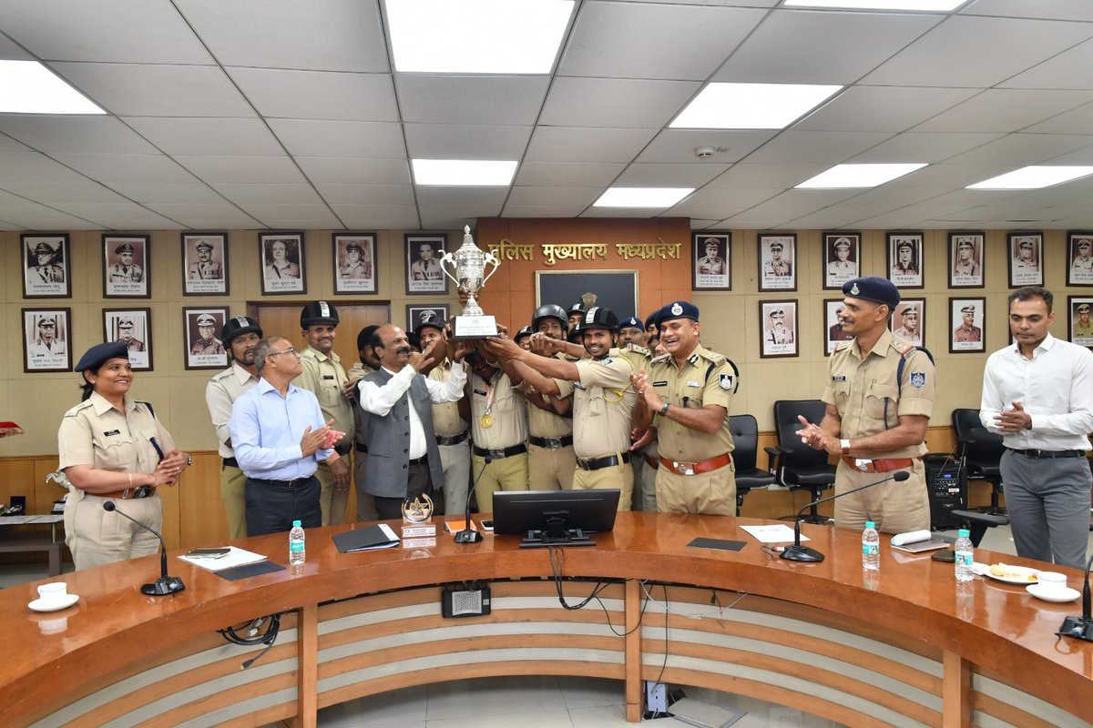 44वीं अखिल भारतीय पुलिस घुड़सवारी प्रतियोगिता एवं माउंटेड पुलिस ड्यूटी मीट (15–27 फरवरी 2026, बीएसएफ अकादमी टेकनपुर) में मध्यप्रदेश पुलिस के घुड़सवारी दल ने उत्कृष्ट प्रदर्शन करते हुए 02 स्वर्ण, 02 रजत एवं 02 कांस्य सहित कुल 06 पदक जीतकर प्रदेश का गौरव बढ़ाया है।

#MPPolice