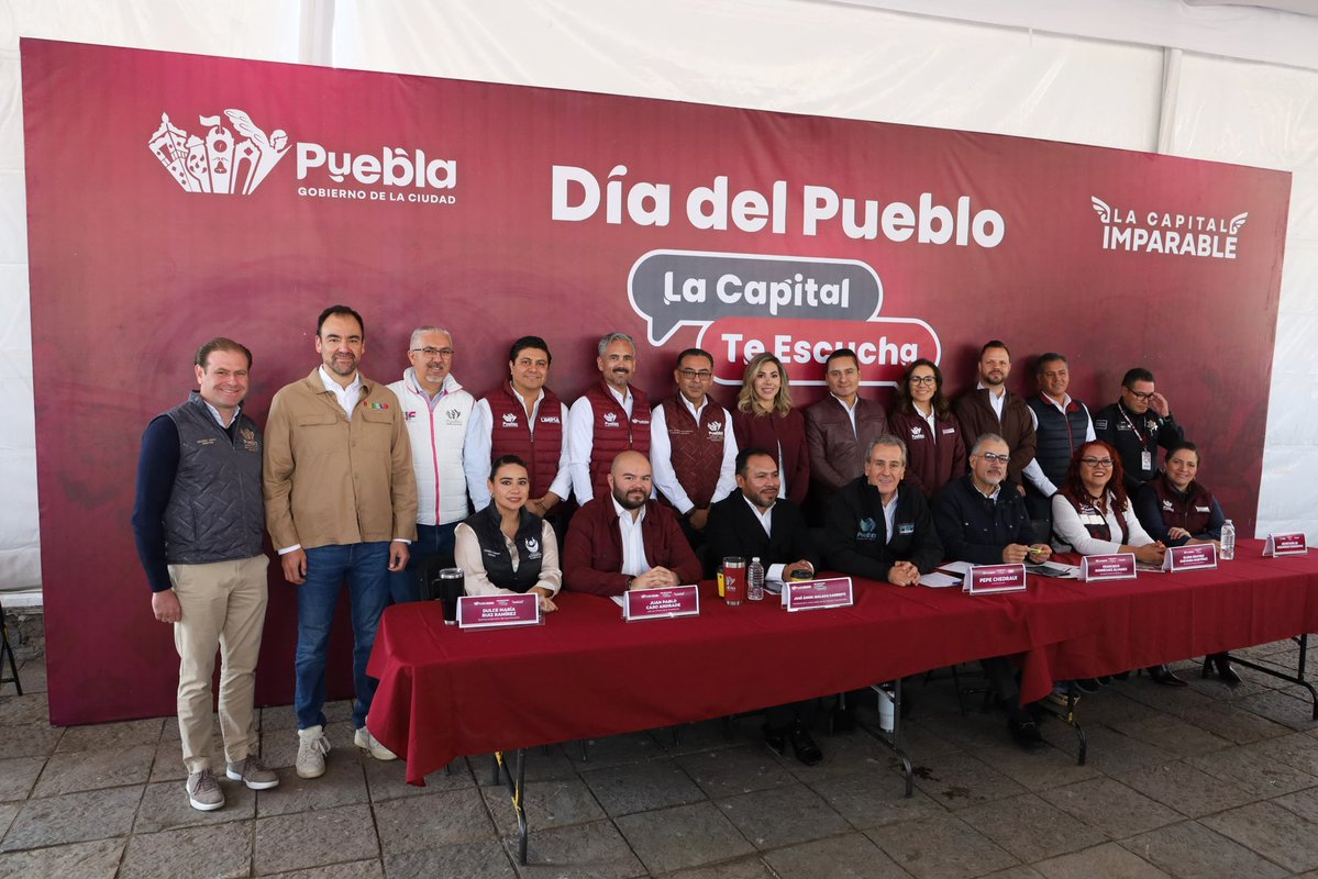 En la junta auxiliar San Francisco Totimehuacan, nos sumamos con el presidente municipal, <a href="/pepechedrauimx/">Pepe Chedraui 🇲🇽</a> al "#DíaDelPueblo - La Capital te Escucha".
Junto a nuestro director general, <a href="/Chuy_CortesC/">Chuy_Cortes</a>, acercamos a las familias diversos programas y apoyos funcionales.