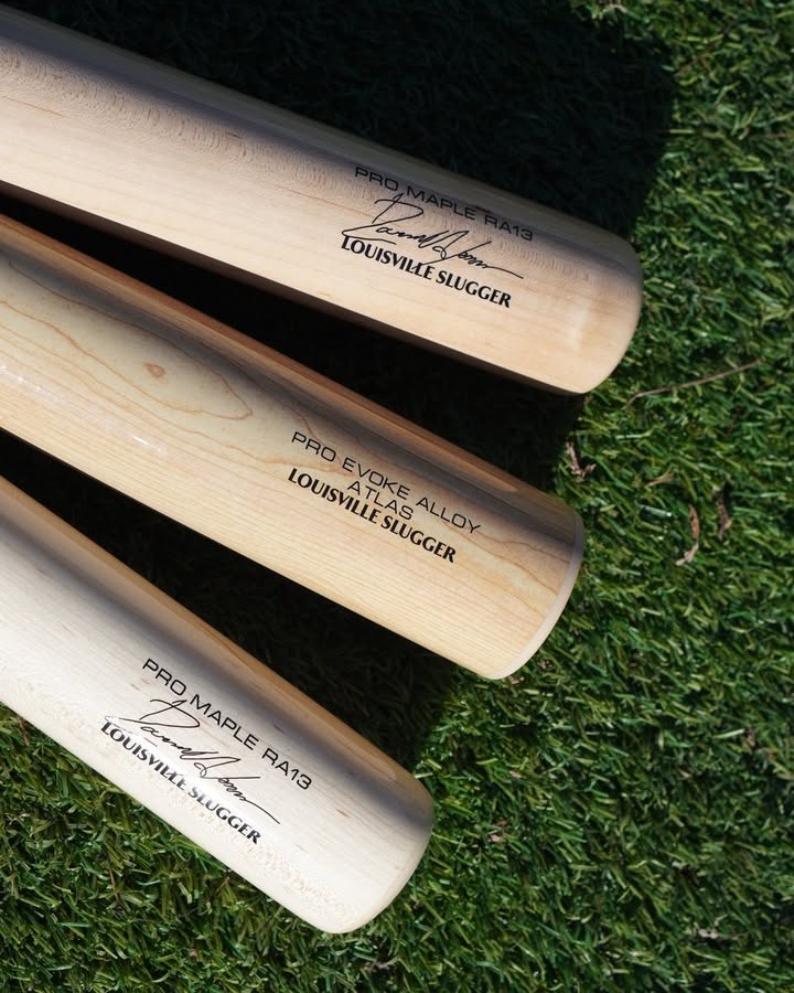 Louisville Slugger tweet media