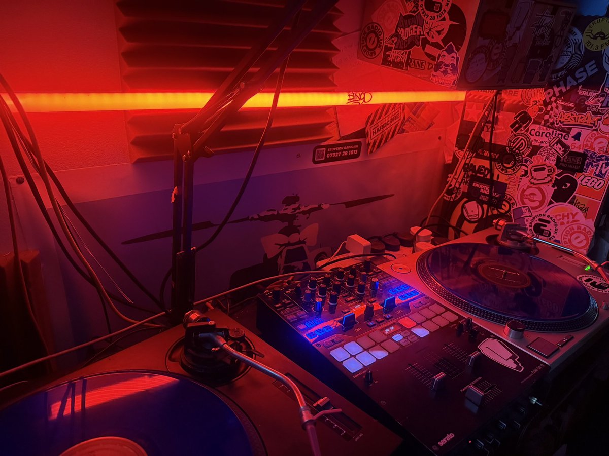 ᴀɴᴅʏ ᴄʟᴏᴄᴋᴡᴏʀᴋ tweet media