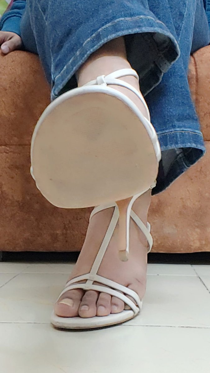 Female's Foot's Worshippers. 👣👠 12k tweet media