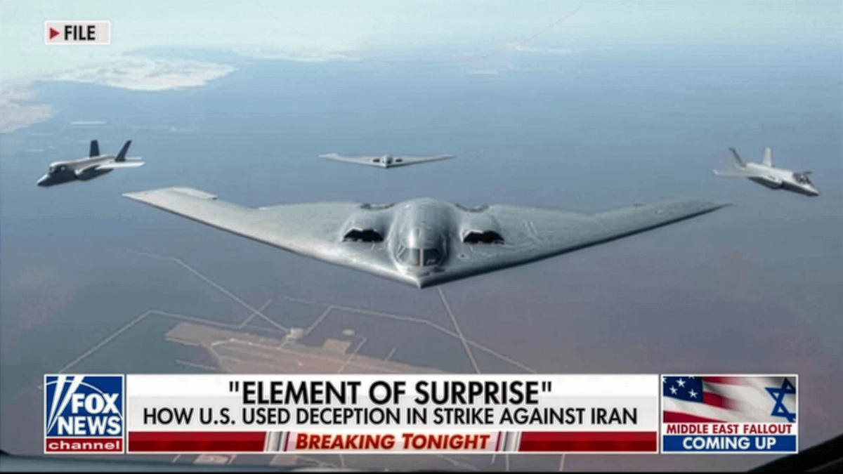 bubblemaps's tweet photo. UPDATE: 🇺🇸 🇮🇱 The story goes deeper

These suspected insiders connect to a cluster of accounts betting on US and Israeli strikes with near-perfect accuracy

• Iranian nuclear sites hit
• Israel strikes on Iran
• US strikes on Iran

🧵 https://t.co/MVpzH7zDSJ
