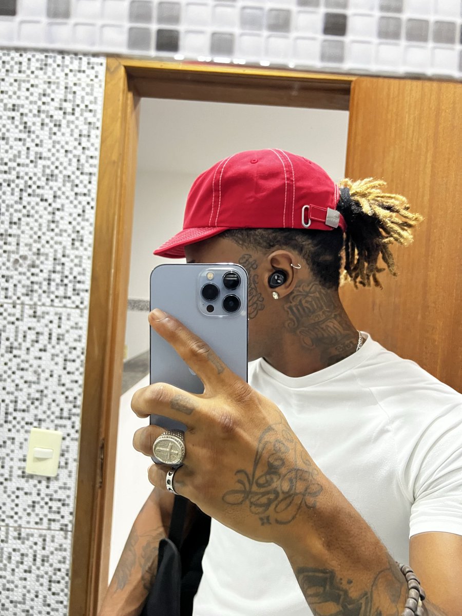 É O HAAIDDENNN tweet media